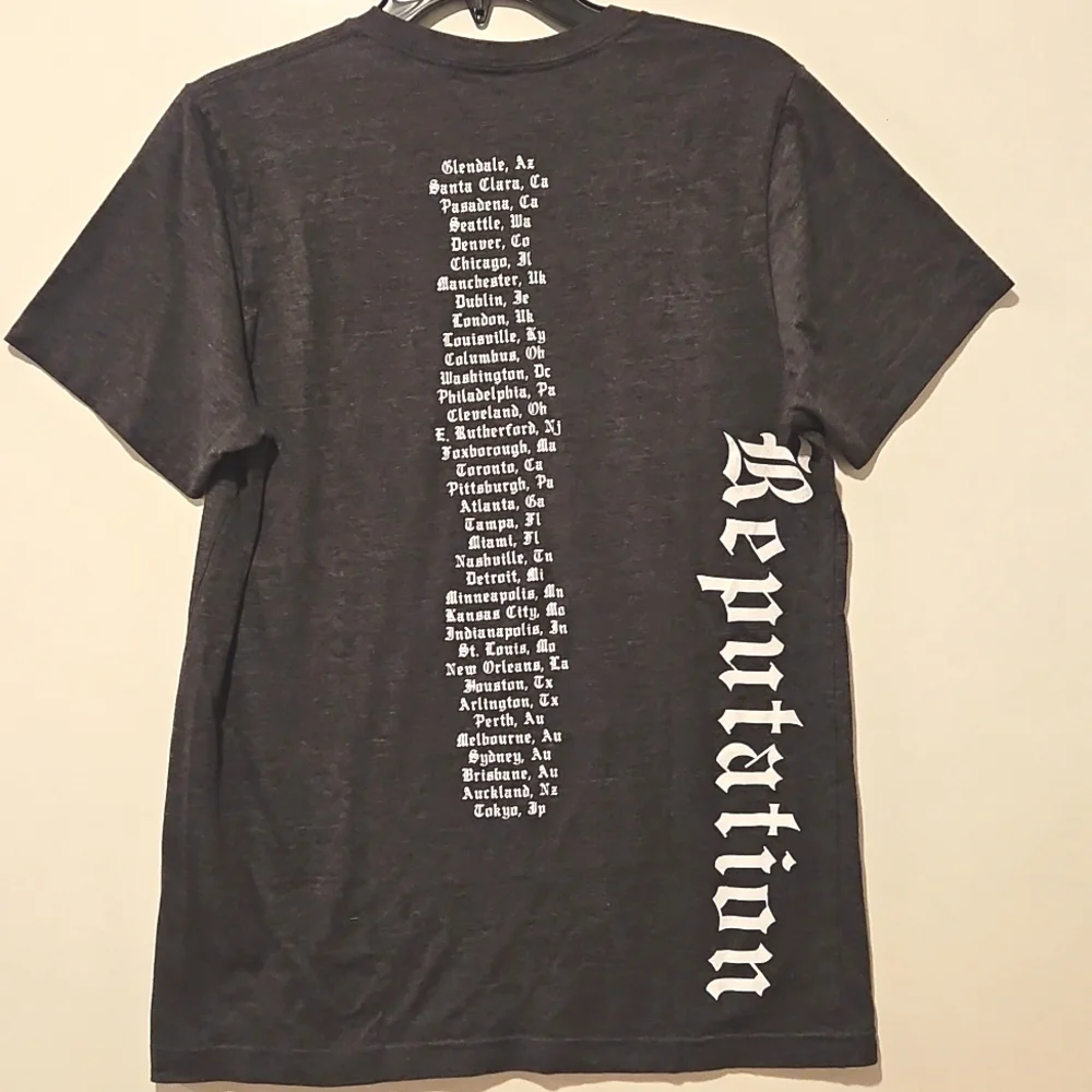Taylor Swift  gray short sleeve graphic concert tee Med. REPUTATION tour dates - Picture 3 of 9